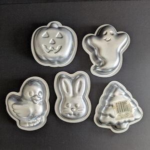 5 Holiday Individual Cake Moulds Baking Pans Bunny Duck Ghost Tree Pumpkin